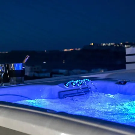 Mary Castelia With Jacuzzi Lägenhet *