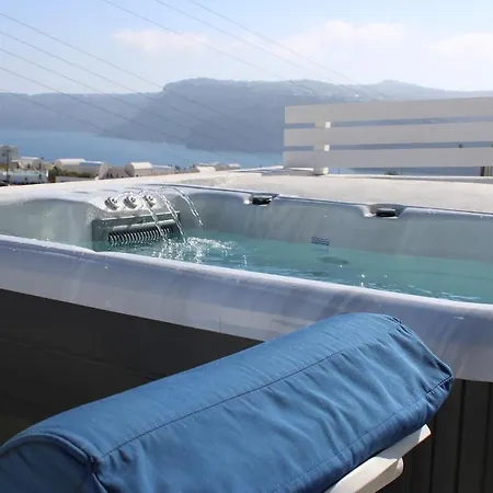 Mary Castelia With Jacuzzi *