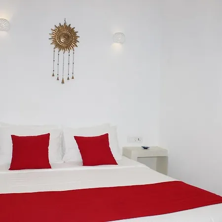 Mary Castelia With Jacuzzi Akrotírion