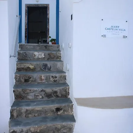 Mary Castelia With Jacuzzi Akrotiri (Santorini)